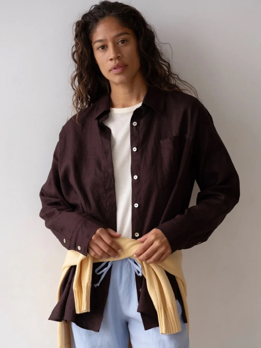 DONNI The Linen Relaxed Shirt in Espresso - Picture 4 of 9